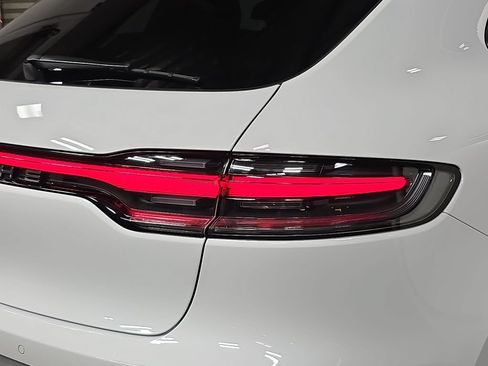 Certified 2025 Porsche Macan AWD/4WD image 30