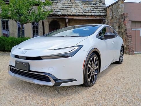 Used 2023 Toyota Prius Prime FWD image 5