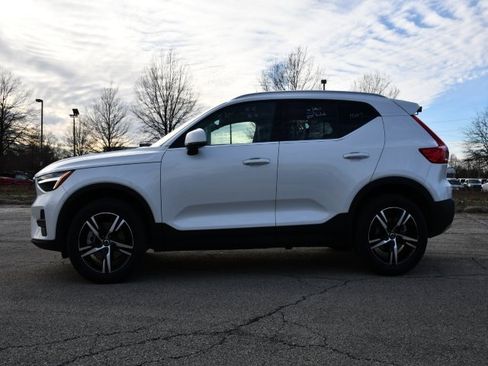 Certified 2025 Volvo XC40 B5 Core image 4