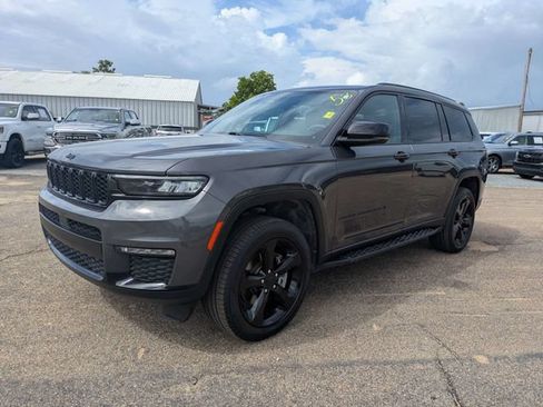 Used 2025 Jeep Grand Cherokee L Limited w/ Black Appearance Package AWD/4WD image 8