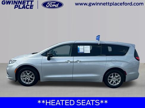 Used 2024 Chrysler Pacifica Touring-L FWD image 9