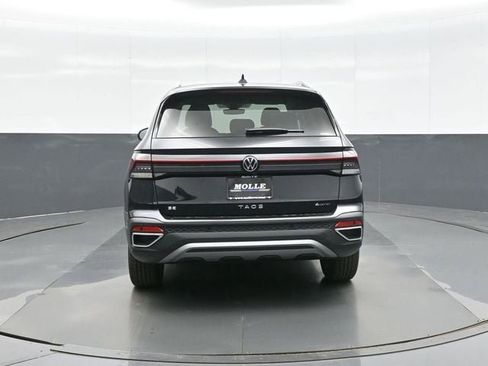 New 2026 Volkswagen Taos SE image 6
