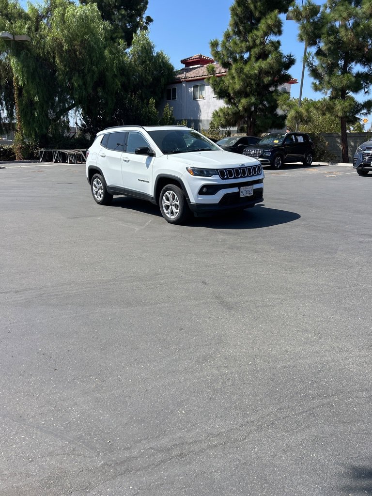 Used 2025 Jeep Compass Latitude w/ Sun & Sound Group AWD/4WD image 5