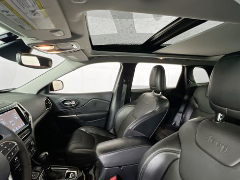 Used 2022 Jeep Cherokee Limited w/ Mopar Interior Package image 21