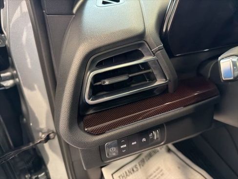 Used 2025 Chevrolet Traverse Z71 w/ Enhanced Driving Package AWD/4WD image 23