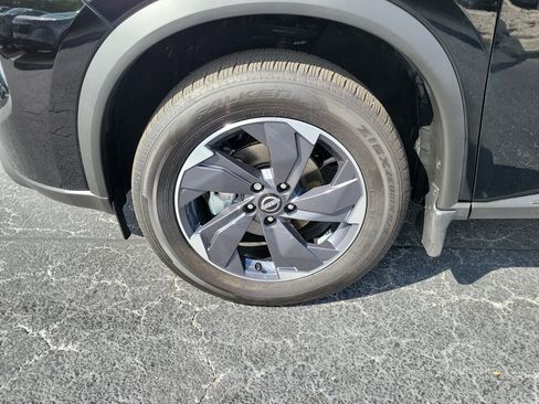 Certified 2026 Nissan Rogue SV FWD image 4