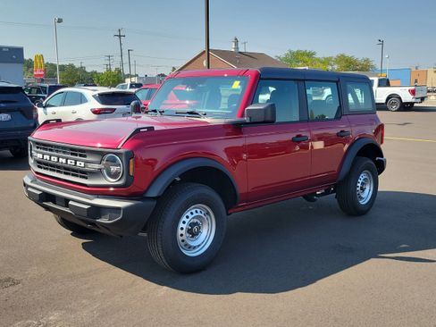 New 2025 Ford Bronco 4-Door image 2