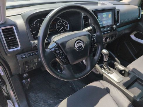 Used 2024 Nissan Frontier SV RWD image 2