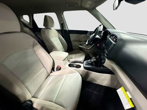 Used 2023 Kia Soul LX FWD image 26