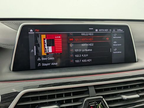 Used 2020 BMW 750i xDrive w/ Executive Package AWD/4WD image 18
