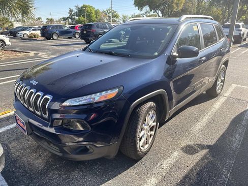 Used 2015 Jeep Cherokee Latitude w/ Comfort/Convenience Group FWD image 2
