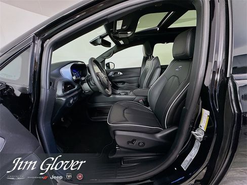 New 2026 Chrysler Pacifica Limited w/ S Appearance Package image 22