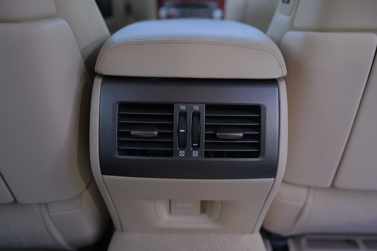 Used 2011 Lexus LS 460 w/ Comfort Pkg RWD image 35