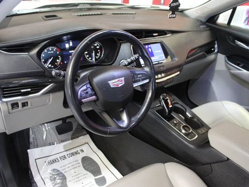 Used 2021 Cadillac XT4 Premium Luxury image 16