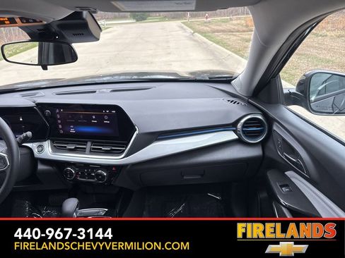 Used 2025 Chevrolet Trax LT w/ LT Convenience Package image 30