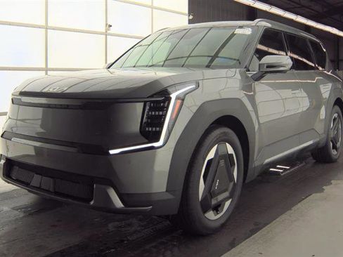 Used 2024 Kia EV9 Wind image 6