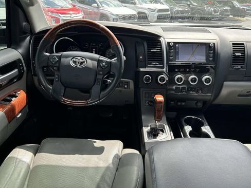 Used 2020 Toyota Sequoia Platinum AWD/4WD image 17