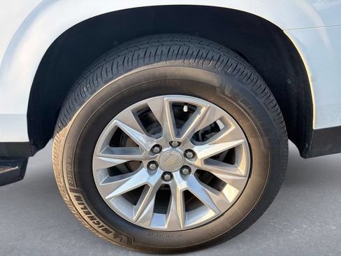 Used 2023 Chevrolet Suburban Premier RWD image 10