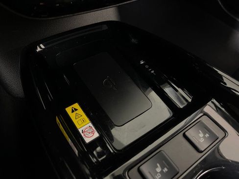 Certified 2022 Toyota Prius FWD image 30