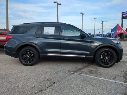 Used 2022 Ford Explorer XLT w/ Equipment Group 202A image 3