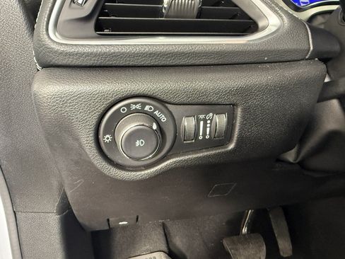 Used 2024 Chrysler Pacifica Limited w/ Uconnect Theater Family Group AWD/4WD image 25