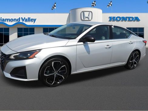 Used 2024 Nissan Altima 2.5 SR FWD image 3