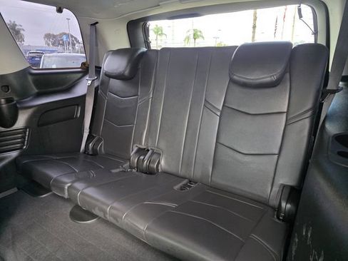 Used 2019 Cadillac Escalade Premium Luxury image 17