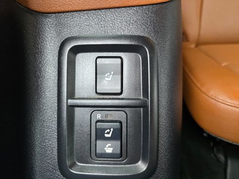 Used 2013 Toyota Sequoia Platinum AWD/4WD image 37