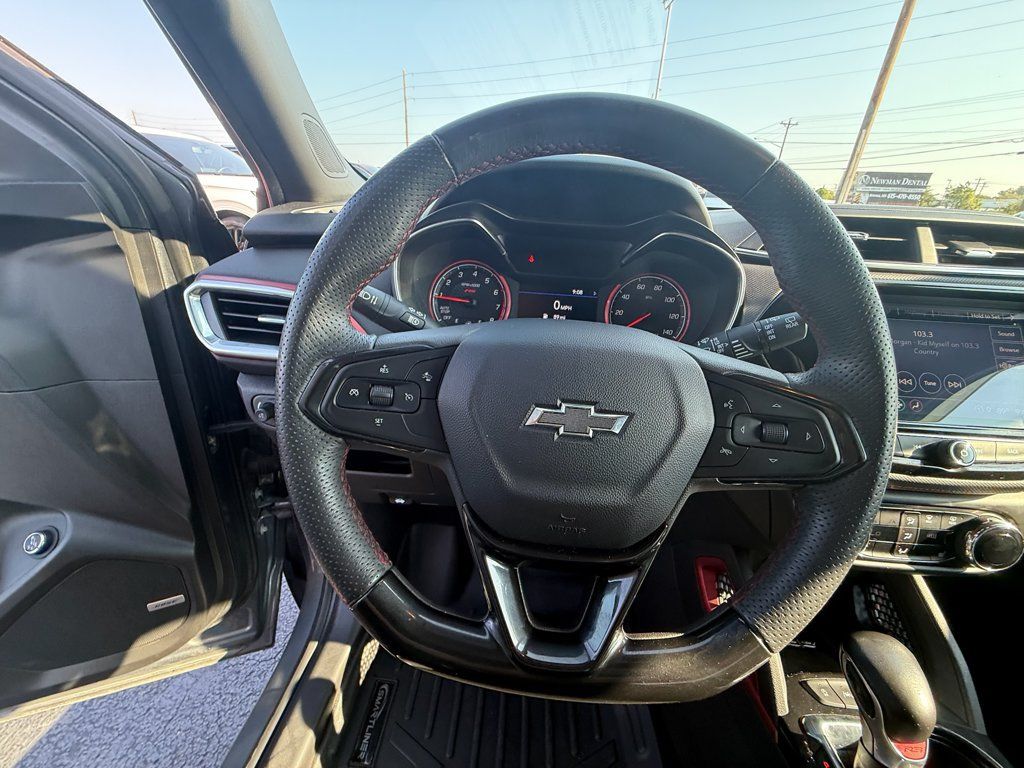 Used 2021 Chevrolet TrailBlazer RS w/ Sun and Liftgate Package FWD image 16