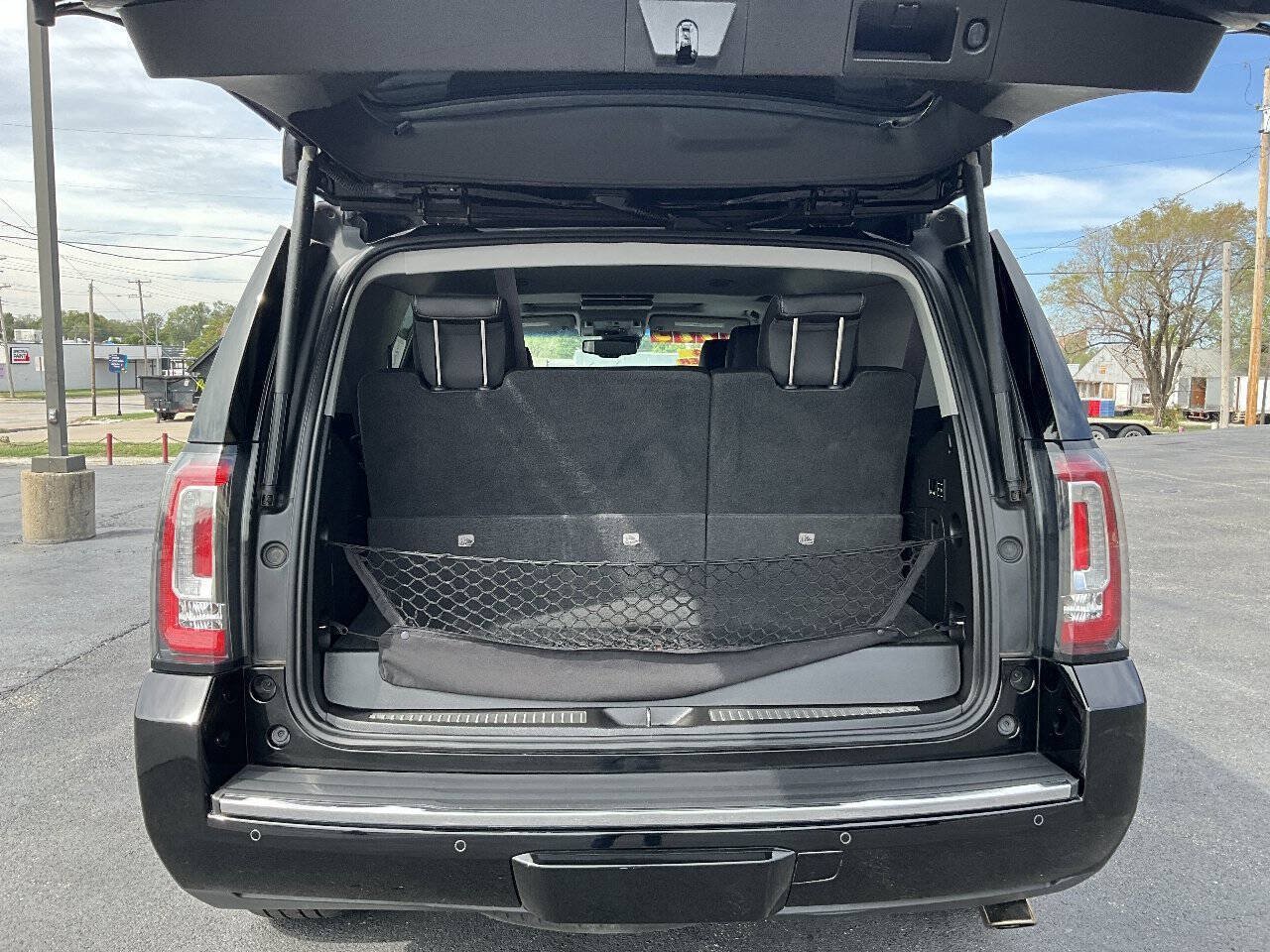Used 2015 GMC Yukon Denali w/ Premium Package AWD/4WD image 18