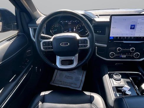 Used 2024 Ford Expedition XLT RWD image 5
