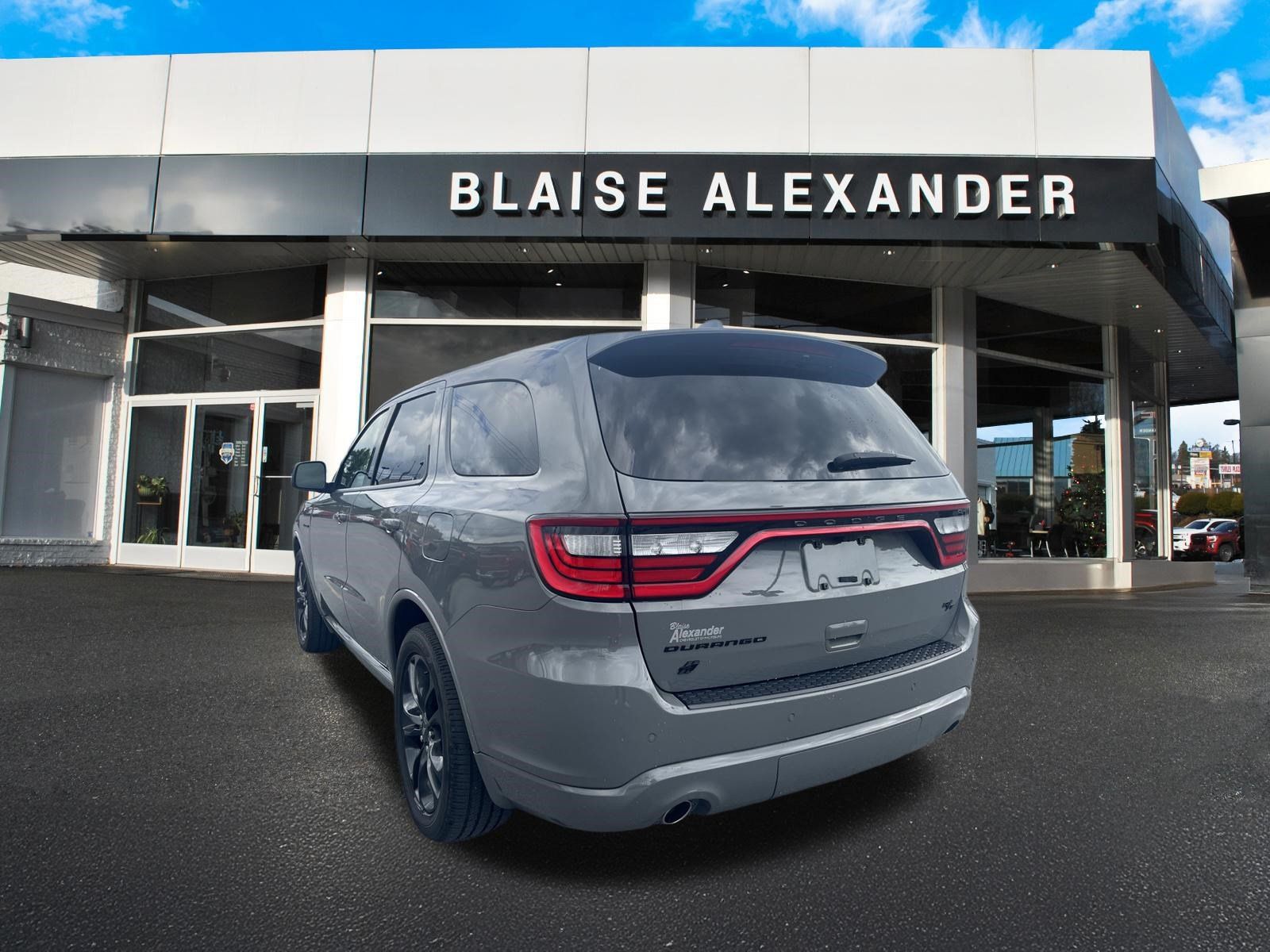Used 2022 Dodge Durango R/T w/ Blacktop Package AWD/4WD image 4