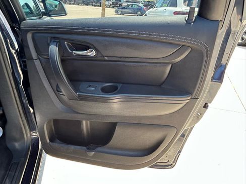 Used 2017 Chevrolet Traverse LT w/ Style and Technology Package FWD image 16