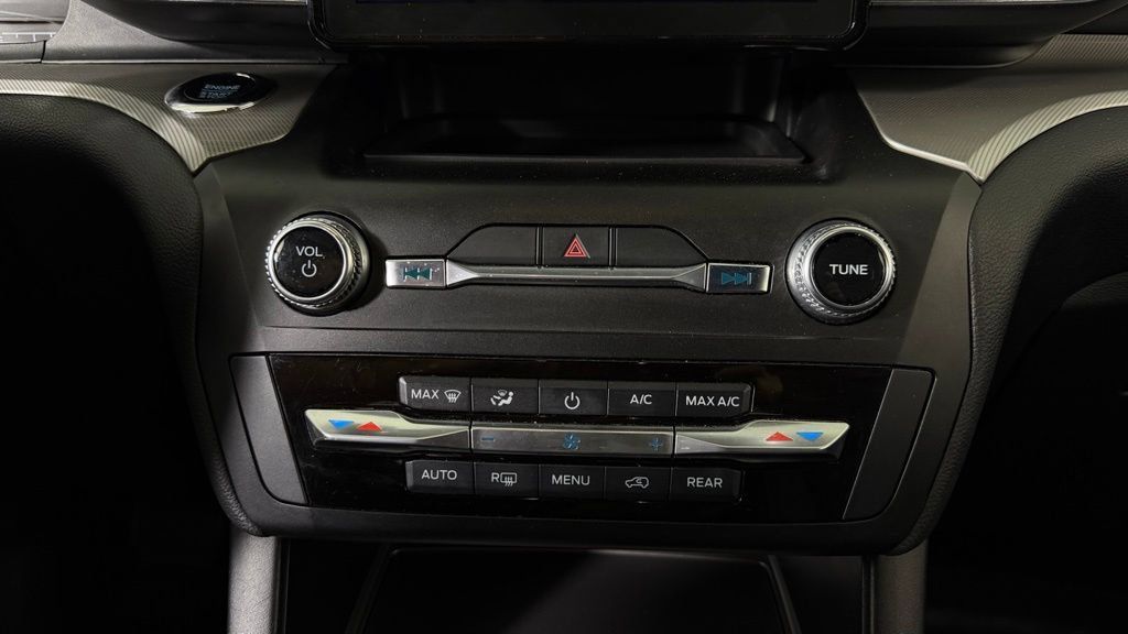 Used 2020 Ford Explorer XLT w/ Equipment Group 202A AWD/4WD image 22