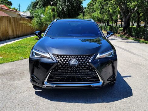 Used 2021 Lexus UX 200 w/ Accessory Package (Z2) FWD image 2