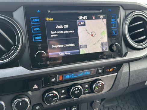 Used 2018 Toyota Tacoma TRD Off-Road image 13