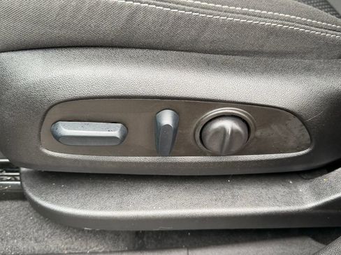 Used 2023 GMC Terrain SLE w/ Driver Convenience Package image 29