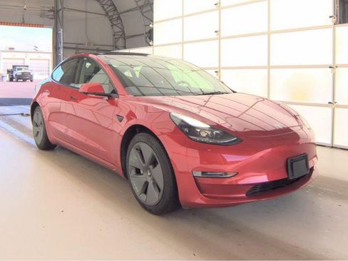 Used 2023 Tesla Model 3 Standard Range image 4