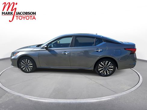 Used 2024 Nissan Altima 2.5 SV image 14