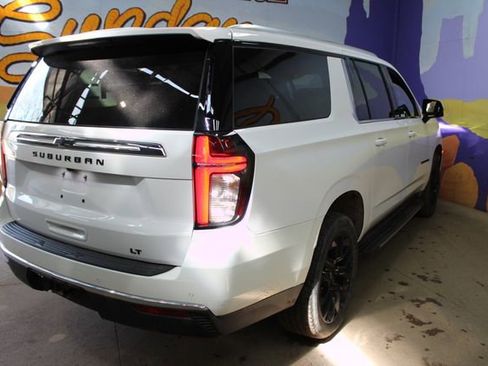 Used 2023 Chevrolet Suburban LT w/ Luxury Package AWD/4WD image 8