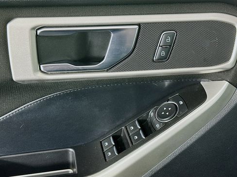 Used 2020 Ford Explorer XLT image 15