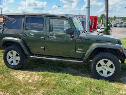 Used 2009 Jeep Wrangler Unlimited Sahara AWD/4WD image 8
