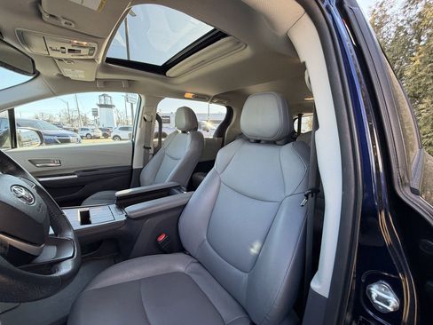 Used 2021 Toyota Sienna XLE image 10