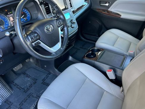Certified 2020 Toyota Sienna Limited image 9