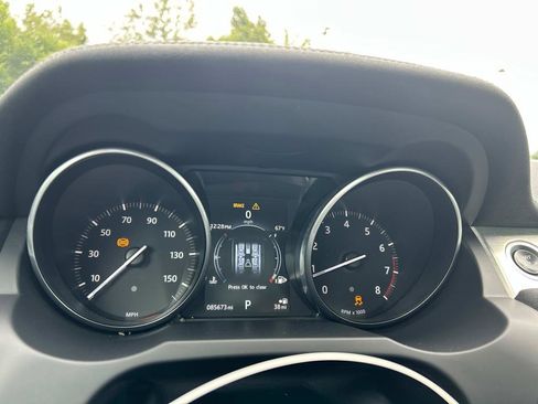 Used 2017 Land Rover Range Rover Evoque SE Premium image 28