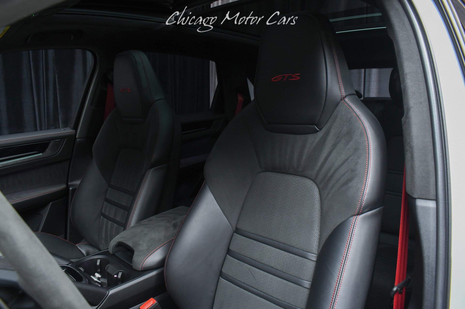 Used 2025 Porsche Cayenne GTS AWD/4WD image 11