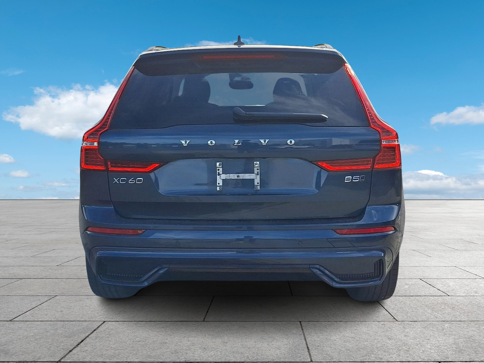 Certified 2024 Volvo XC60 B5 Plus w/ Climate Package AWD/4WD image 5