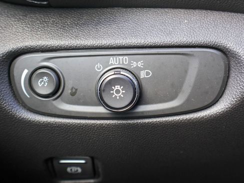 Used 2025 Chevrolet Blazer LT FWD image 18