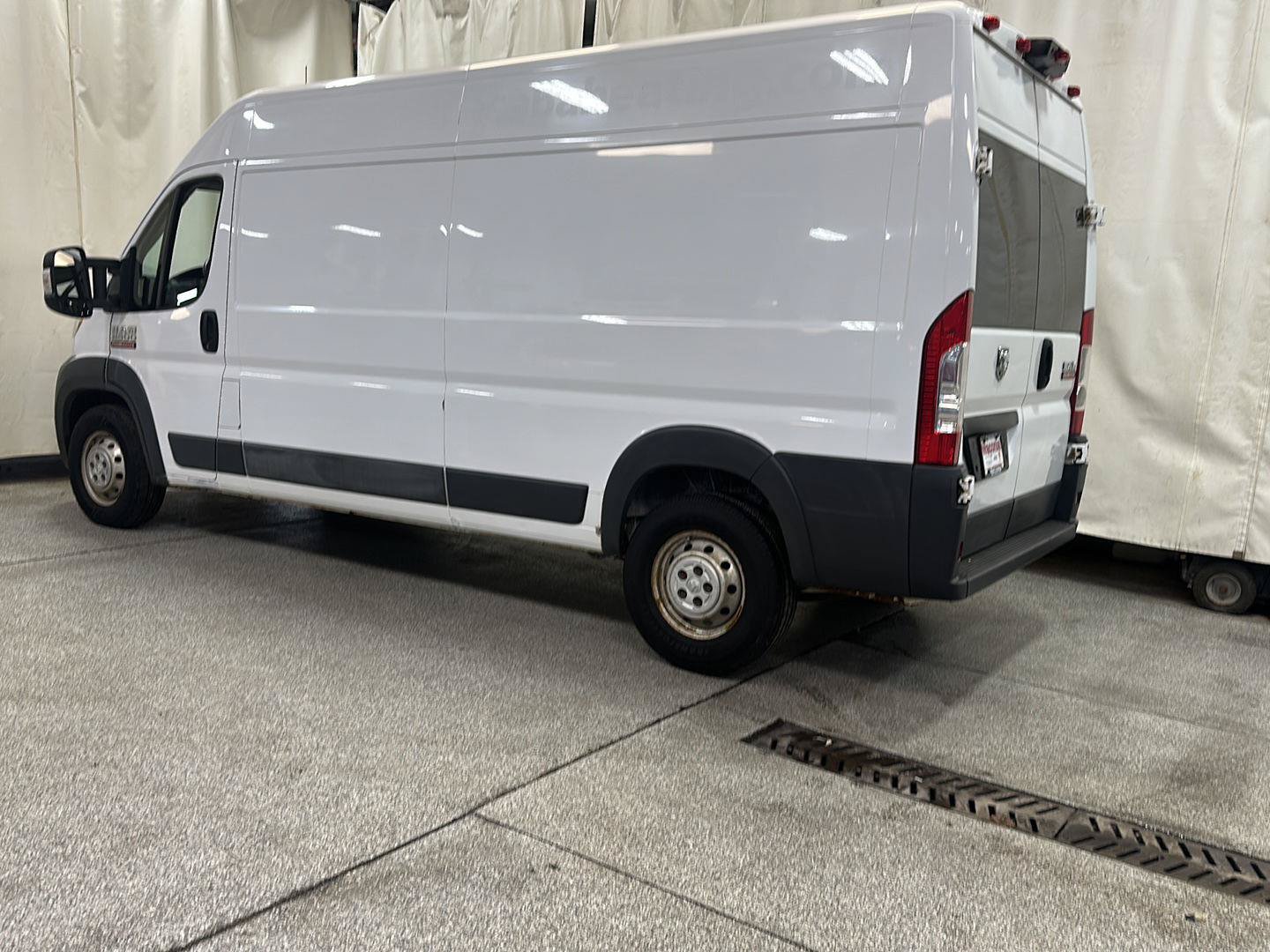 Used 2017 RAM ProMaster 2500 w/ Premium Appearance Group FWD image 3