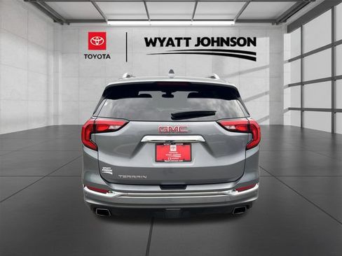 Used 2020 GMC Terrain Denali w/ Denali Premium Package FWD image 4